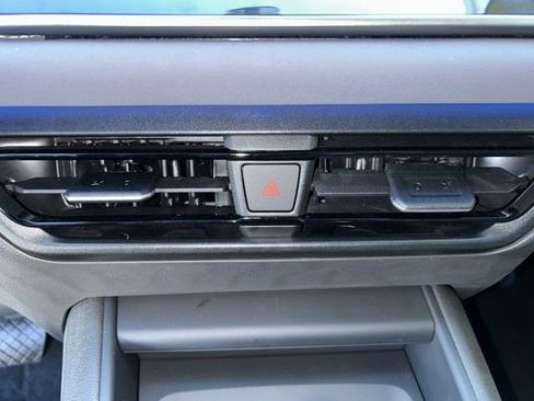 Certified 2025 Volkswagen Tiguan SE image 18