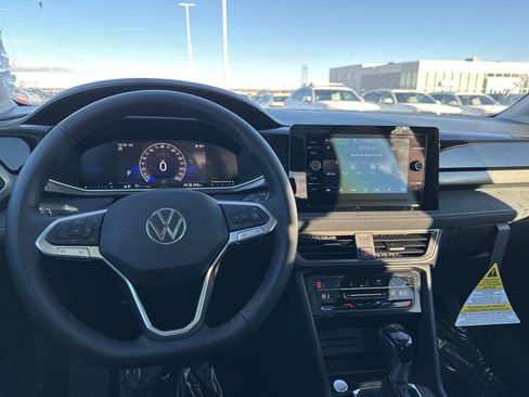 New 2026 Volkswagen Taos SE AWD/4WD image 30