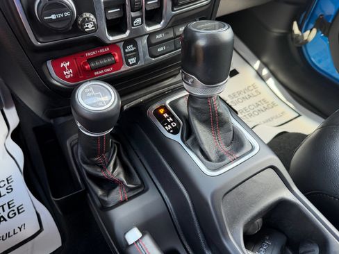 Used 2021 Jeep Gladiator Rubicon w/ Dual Top Group AWD/4WD image 25