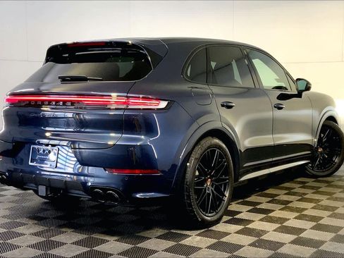 Used 2025 Porsche Cayenne GTS image 7