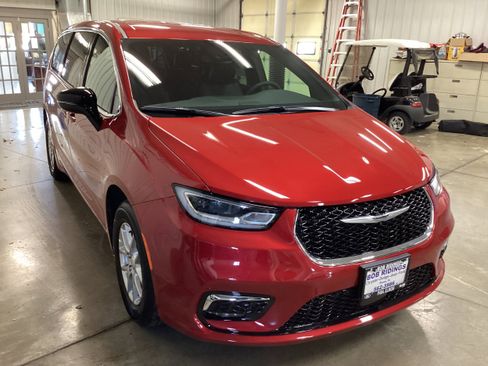 New 2026 Chrysler Pacifica Select FWD image 8
