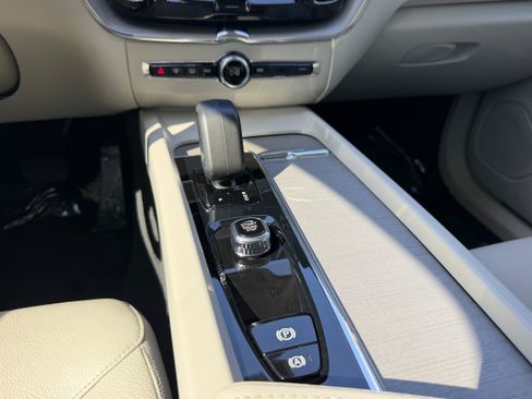 Certified 2023 Volvo XC60 B5 Plus AWD/4WD image 16