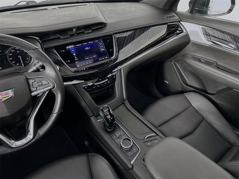 Used 2025 Cadillac XT6 Premium Luxury image 26