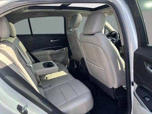Used 2023 Cadillac XT4 Luxury w/ Cold Weather Package AWD/4WD image 3