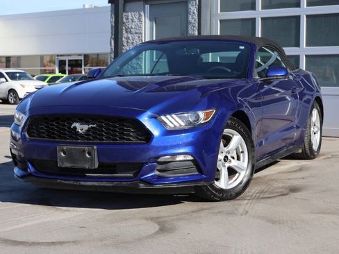 Used 2015 Ford Mustang Convertible image 3