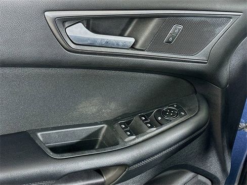 Used 2018 Ford Edge SE image 10