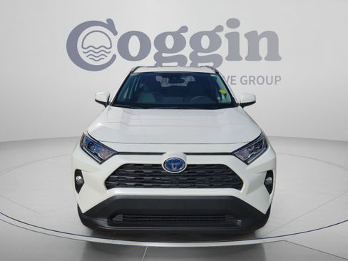 Used 2021 Toyota RAV4 XLE Premium AWD/4WD image 5