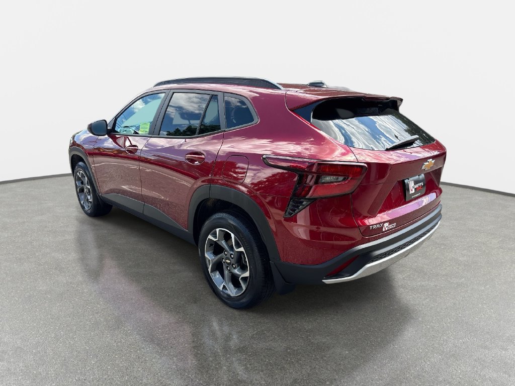 Used 2024 Chevrolet Trax LT w/ Driver Confidence Package FWD image 6