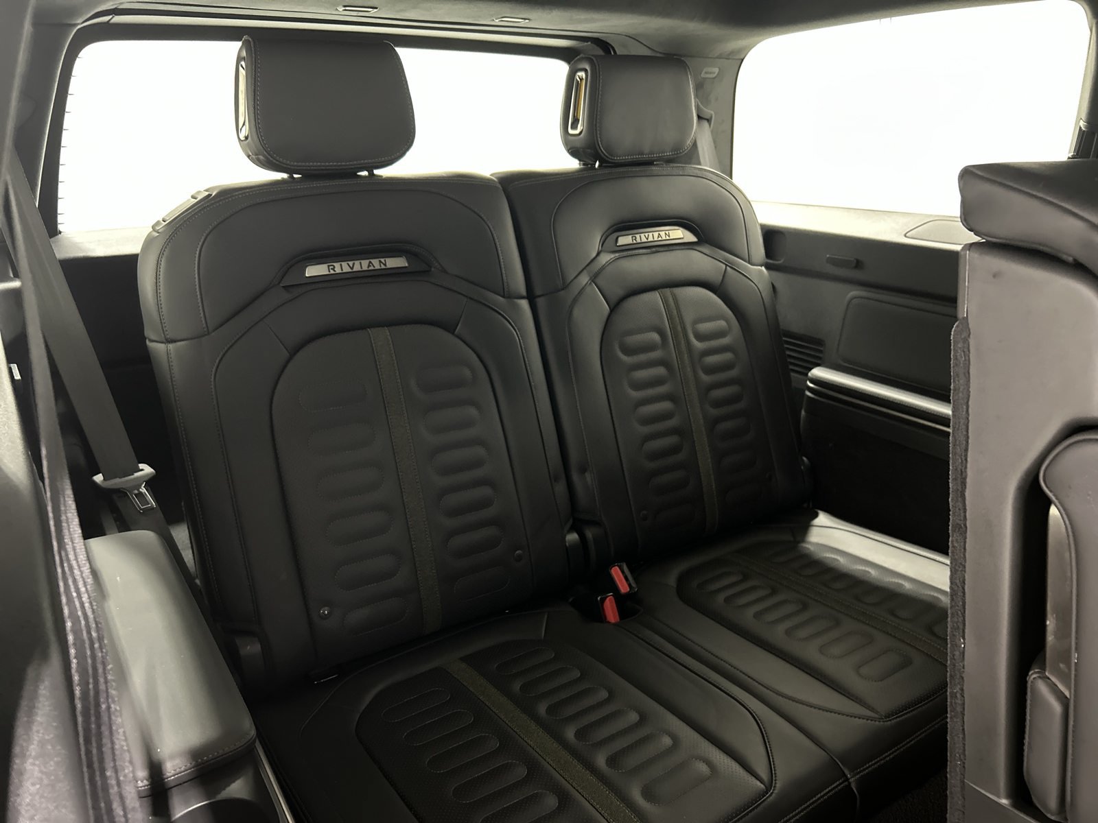 Used 2025 Rivian R1S Adventure Dual AWD/4WD image 25