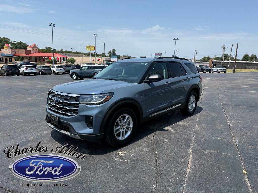 Used 2025 Ford Explorer Active w/ Active Comfort Package RWD image 7