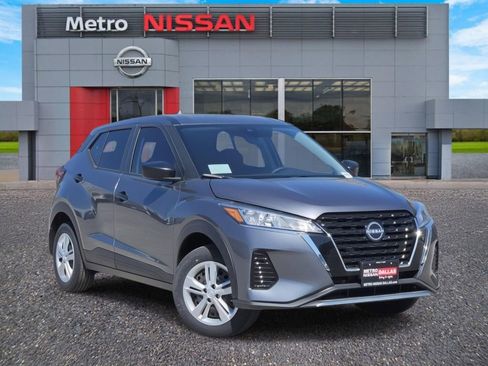 New 2025 Nissan Kicks Play S image 1