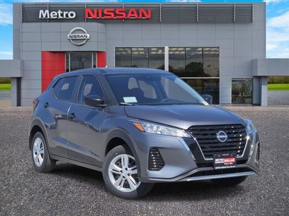 New 2025 Nissan Kicks Play S