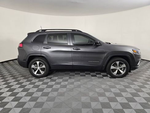Used 2022 Jeep Cherokee Limited image 2