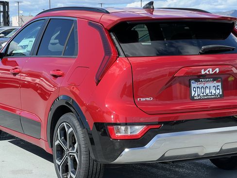 Certified 2023 Kia Niro EX Touring image 5