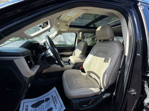 Used 2024 Ford Expedition Max Limited image 11