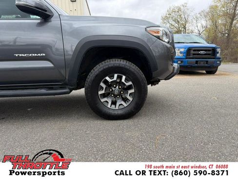 Used 2016 Toyota Tacoma TRD Off-Road w/ Premium & Technology Package AWD/4WD image 28
