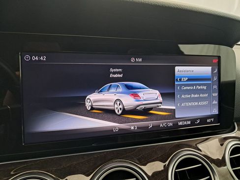 Used 2018 Mercedes-Benz E 400 4MATIC Sedan image 23