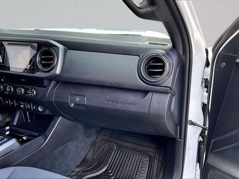 Certified 2019 Toyota Tacoma TRD Off-Road w/ Technology Package AWD/4WD image 30