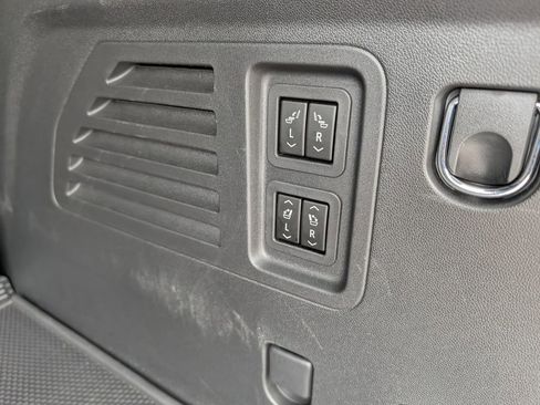 New 2026 GMC Acadia Denali w/ Super Cruise Package FWD image 30