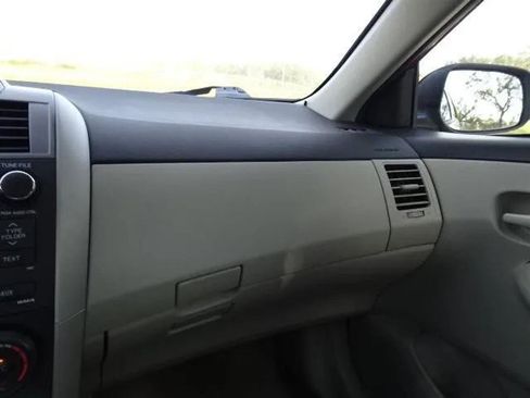 Used 2013 Toyota Corolla L image 41