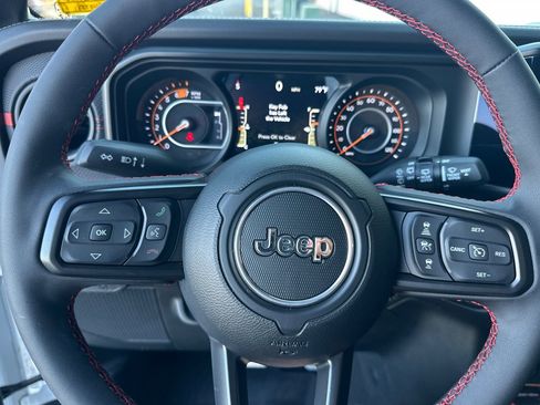 Used 2024 Jeep Wrangler Unlimited Rubicon w/ Convenience Group image 34