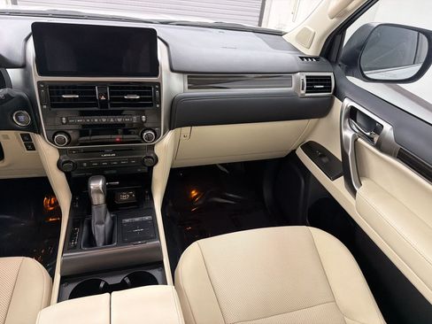 Used 2023 Lexus GX 460 Premium w/ Accessory Package AWD/4WD image 29