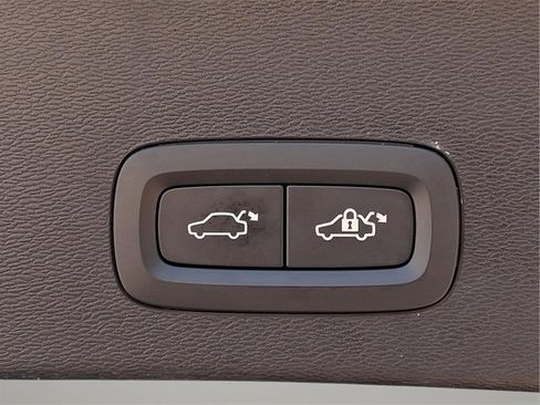 Used 2023 Volvo C40 Recharge Core image 27