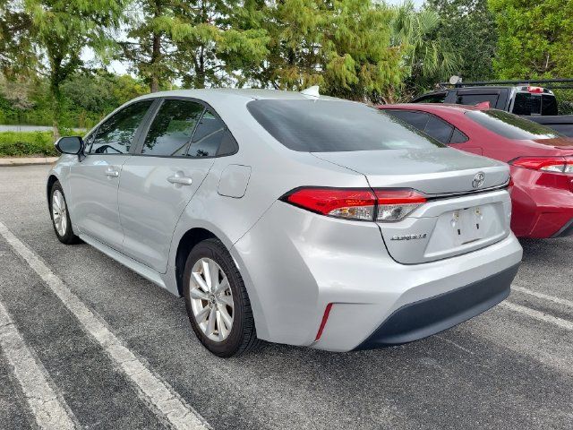 Used 2024 Toyota Corolla LE w/ LE Convenience Package FWD image 4