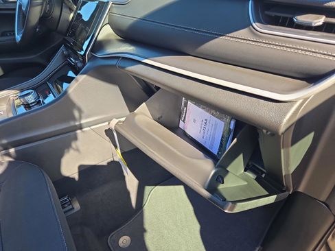 New 2025 Jeep Grand Cherokee Laredo image 11