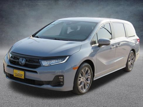 Used 2025 Honda Odyssey Touring image 2