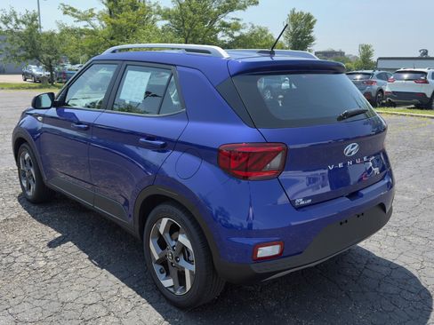 Used 2023 Hyundai Venue SEL w/ Cargo Package image 5