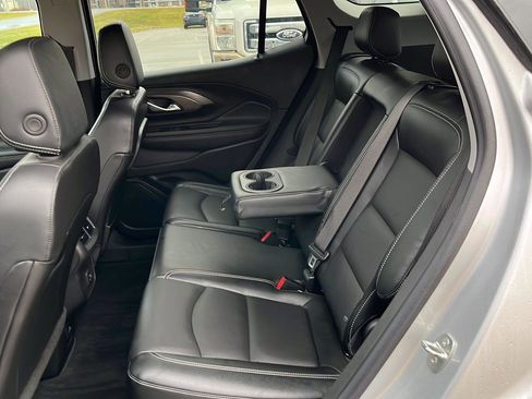 Used 2022 GMC Terrain SLT w/ Tech Package image 28