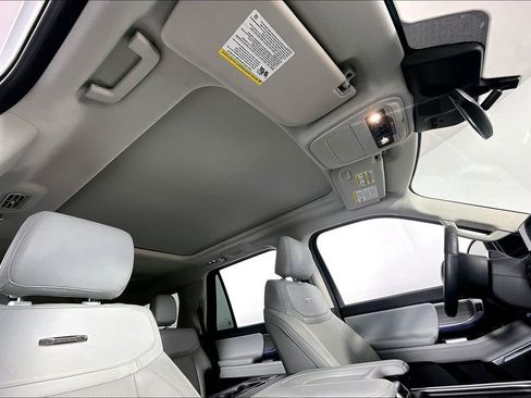 Used 2025 Ford Expedition Platinum AWD/4WD image 22