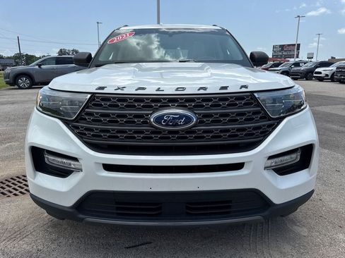 Used 2021 Ford Explorer XLT w/ Equipment Group 202A AWD/4WD image 9