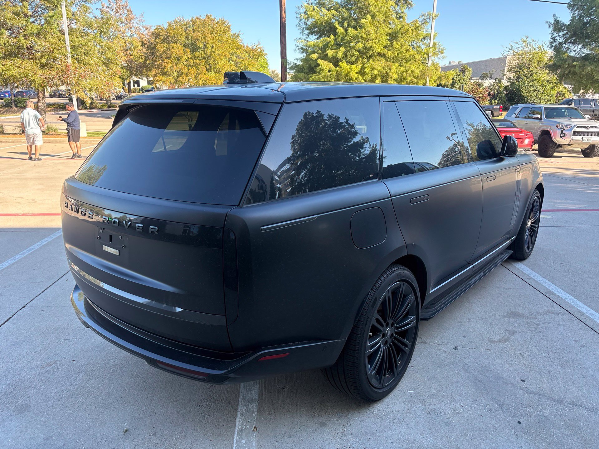 Used 2025 Land Rover Range Rover Long Wheelbase SE AWD/4WD image 4