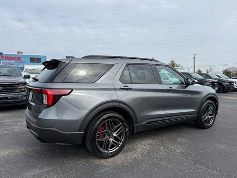 Used 2025 Ford Explorer ST-Line w/ ST-Line Street Pack AWD/4WD image 7