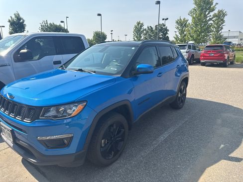Used 2019 Jeep Compass Latitude AWD/4WD image 2