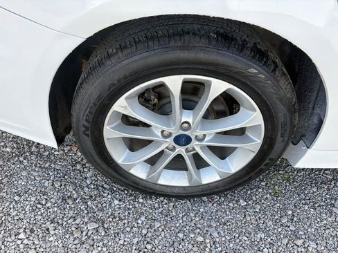 Used 2020 Ford Fusion SE FWD image 19