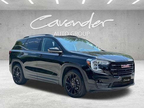 Used 2024 GMC Terrain SLT w/ Infotainment Package II FWD image 2