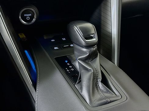 Used 2024 Toyota Venza XLE image 16