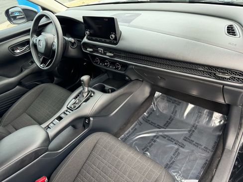 Used 2023 Honda HR-V LX image 13