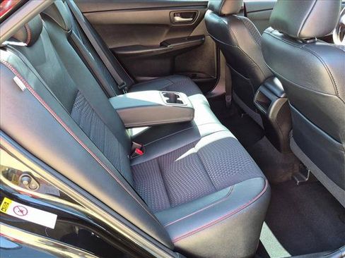 Used 2015 Toyota Camry SE FWD image 19