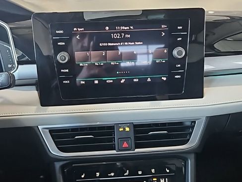 Used 2025 Volkswagen Taos SEL image 30