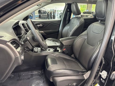 Used 2022 Jeep Cherokee Latitude Lux w/ Sun & Sound Group AWD/4WD image 10