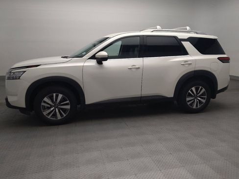 Used 2022 Nissan Pathfinder SL FWD image 2