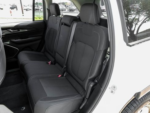 Used 2022 Jeep Grand Cherokee Laredo w/ Luxury Tech Group I image 48