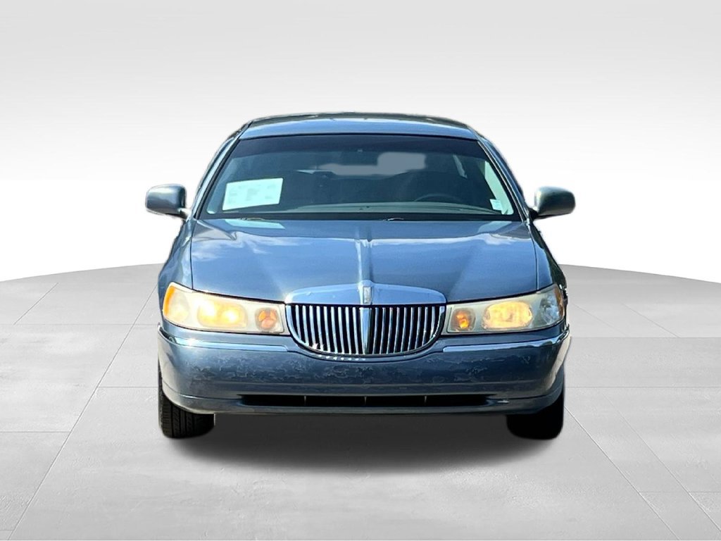 Used 1999 Lincoln Town Car Executive RWD image 2