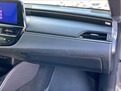 Used 2024 Lexus ES 300h F Sport image 18