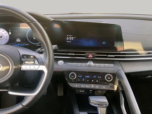 Used 2025 Hyundai Elantra SEL FWD image 7