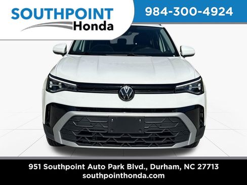 Used 2025 Volkswagen Taos SE AWD/4WD image 2
